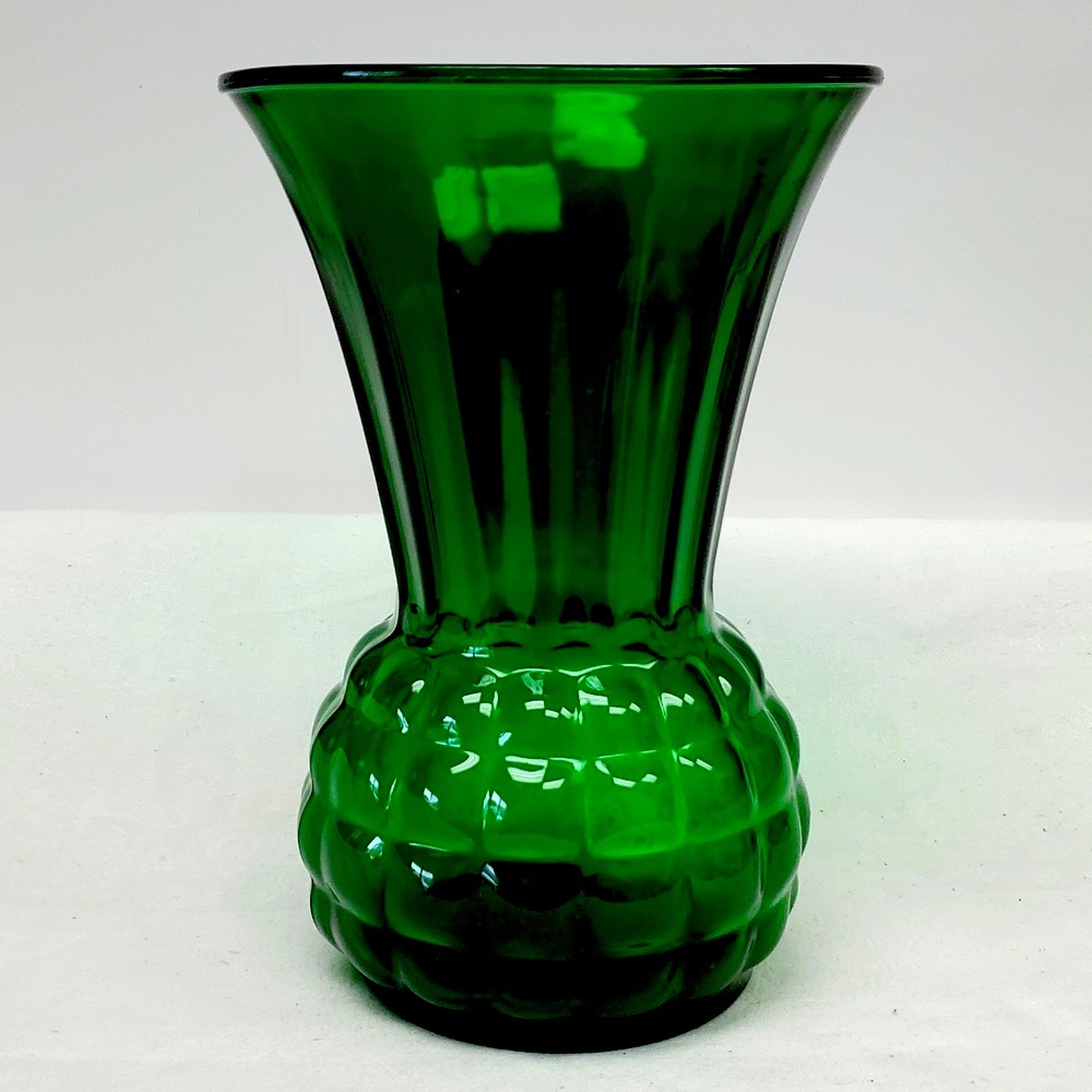 Vintage 9”- Anchor Hocking emerald green glass pineapple bottom vase